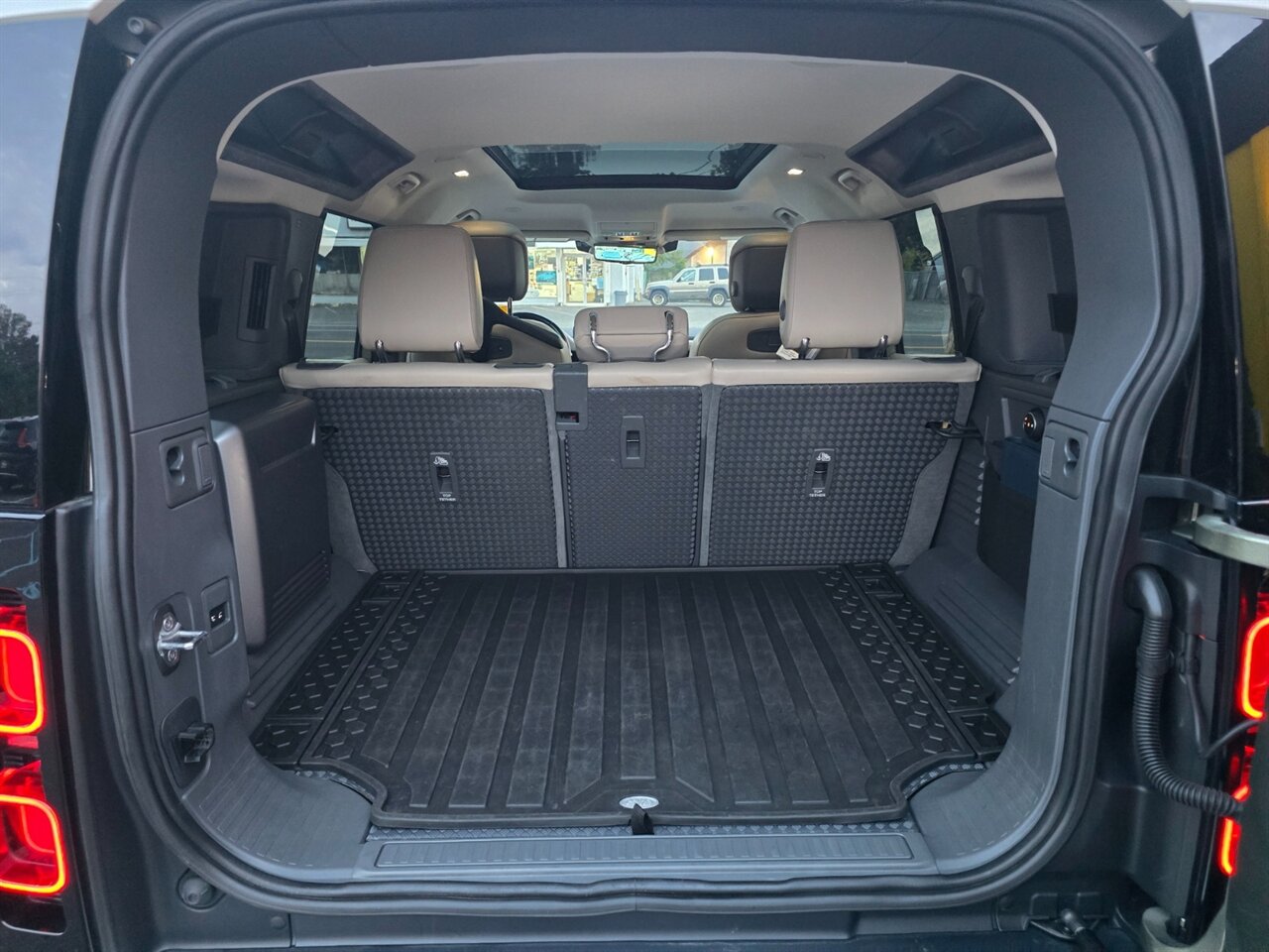2020 Land Rover Defender 110 HSE - Photo 21 - Red Bank, NJ 07701