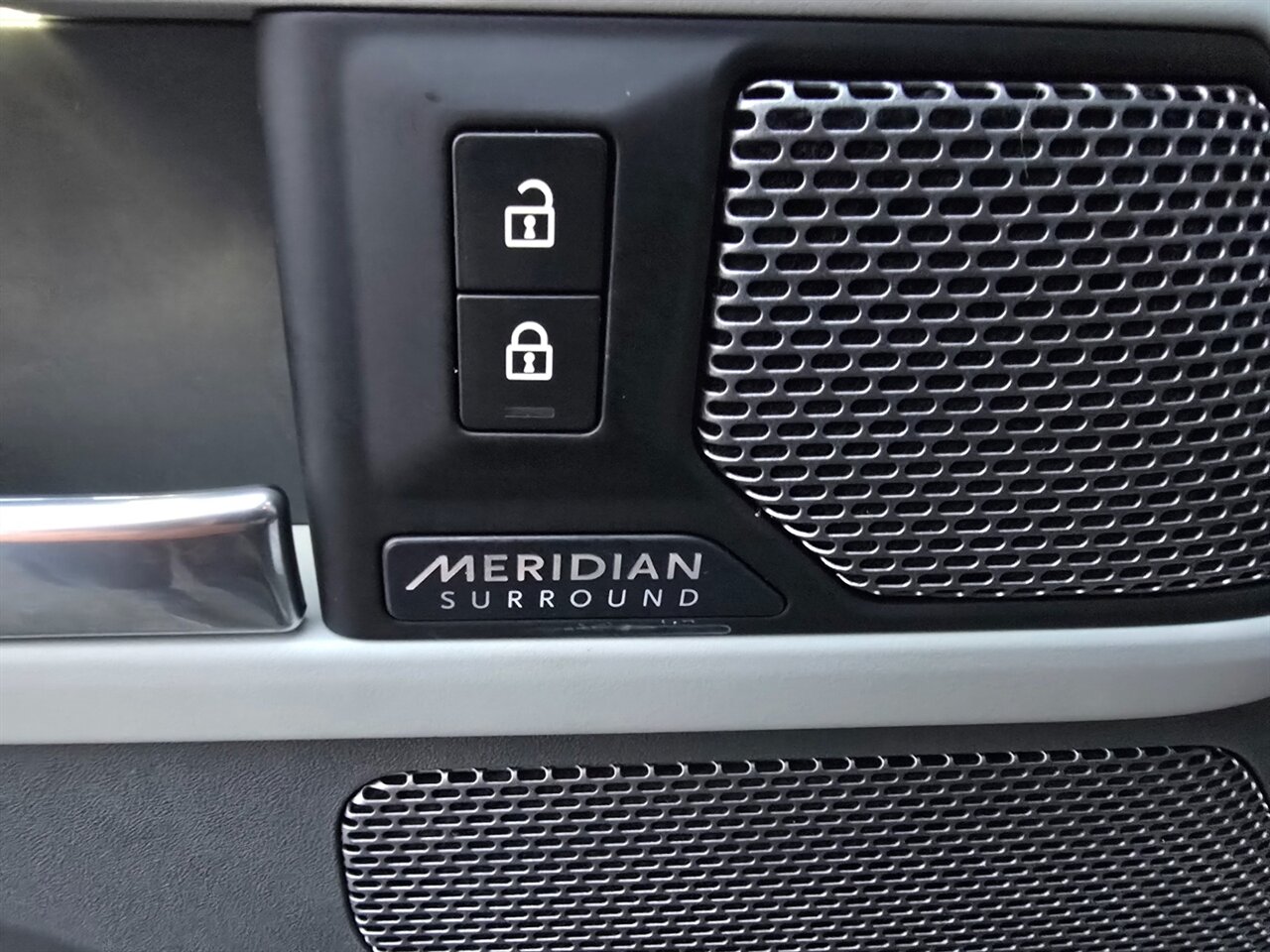 2020 Land Rover Defender 110 HSE - Photo 11 - Red Bank, NJ 07701