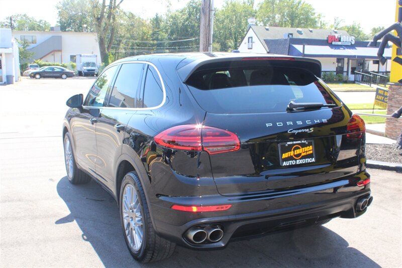 2018 Porsche Cayenne S  