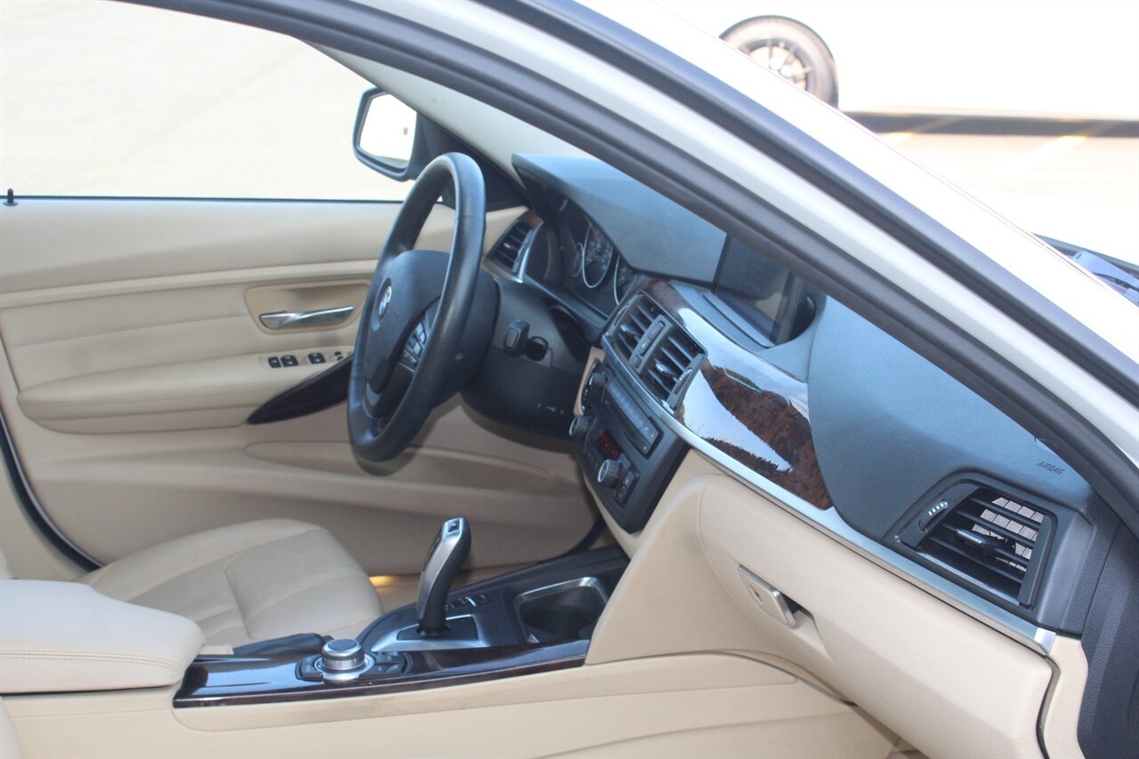 2013 BMW 328i xDrive - Photo 17 - Red Bank, NJ 07701