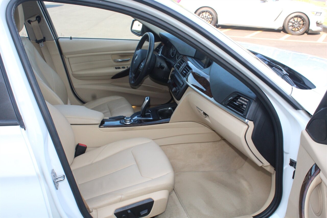 2013 BMW 328i xDrive - Photo 12 - Red Bank, NJ 07701