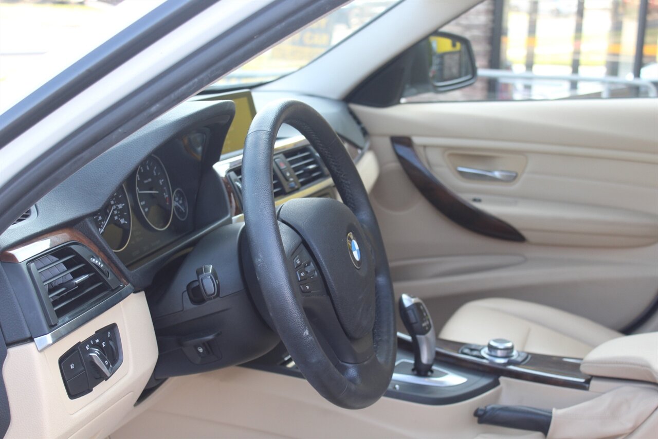 2013 BMW 328i xDrive - Photo 16 - Red Bank, NJ 07701