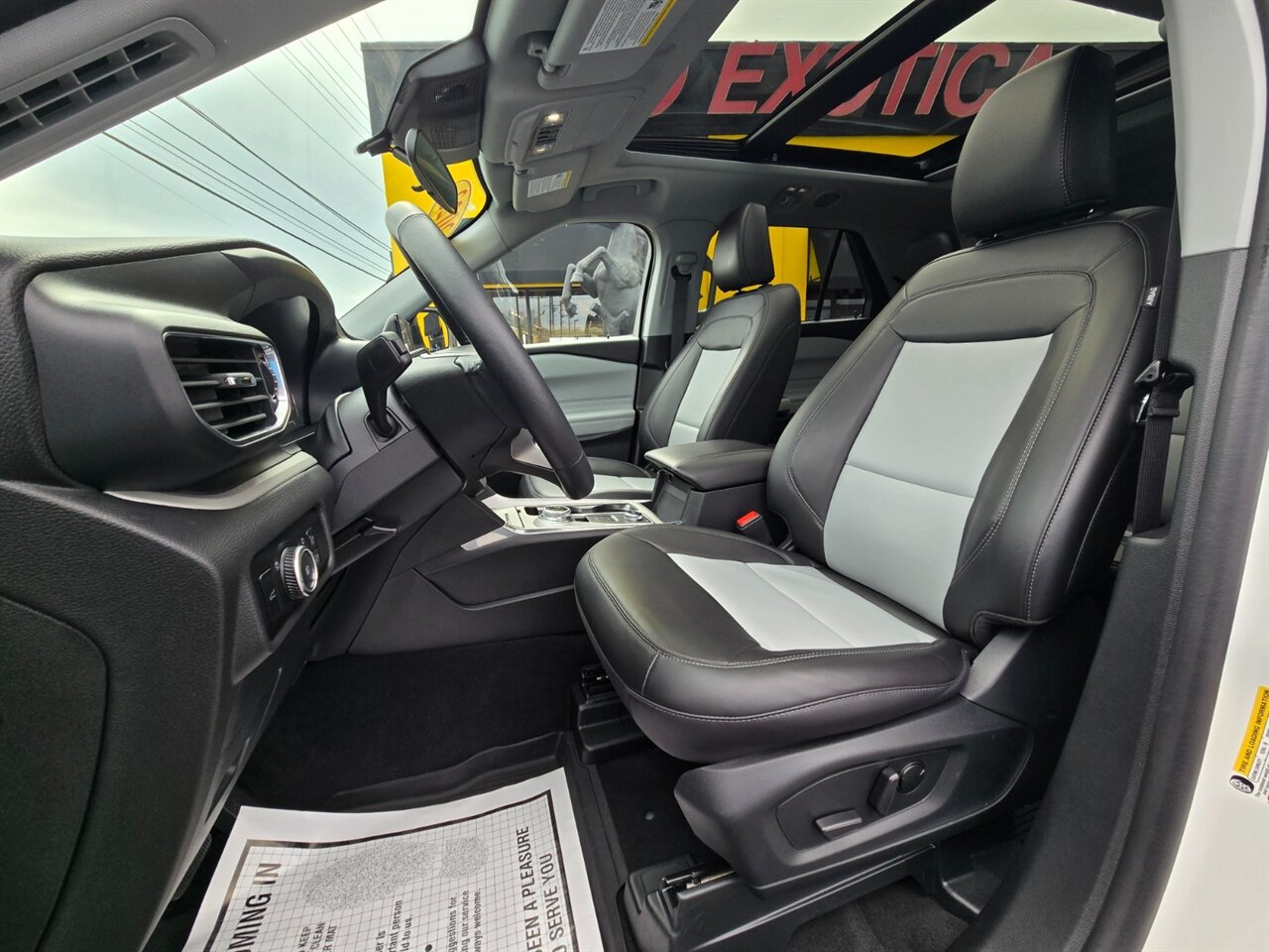 2023 Ford Explorer XLT - Photo 12 - Red Bank, NJ 07701