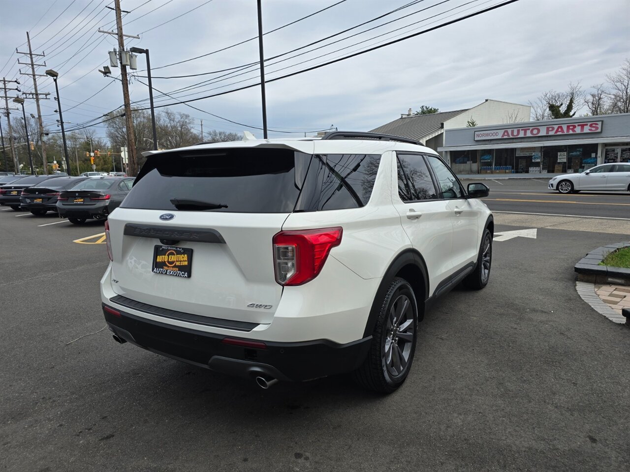 2023 Ford Explorer XLT - Photo 3 - Red Bank, NJ 07701