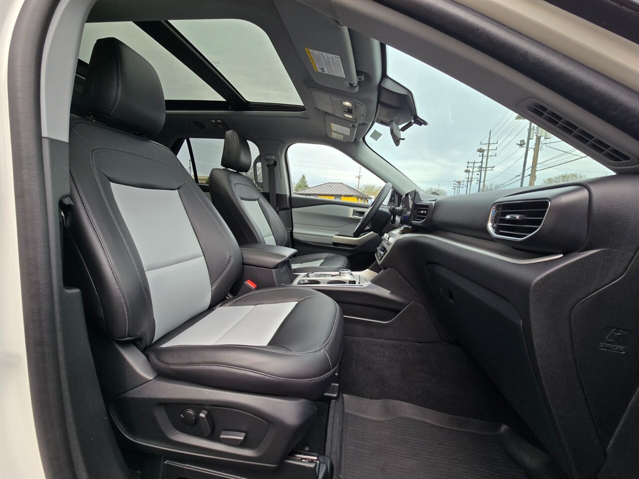 2023 Ford Explorer XLT - Photo 14 - Red Bank, NJ 07701