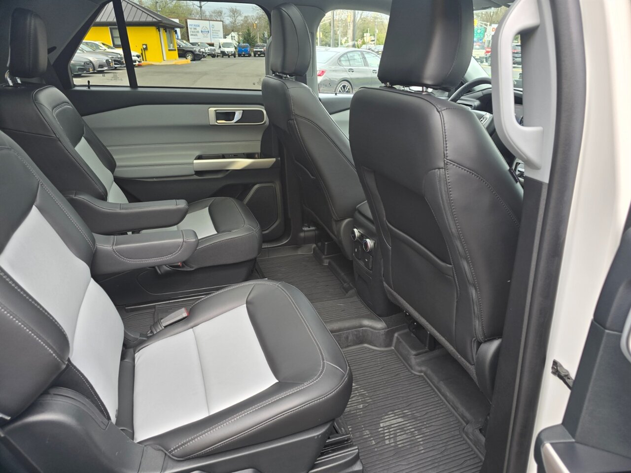 2023 Ford Explorer XLT - Photo 15 - Red Bank, NJ 07701