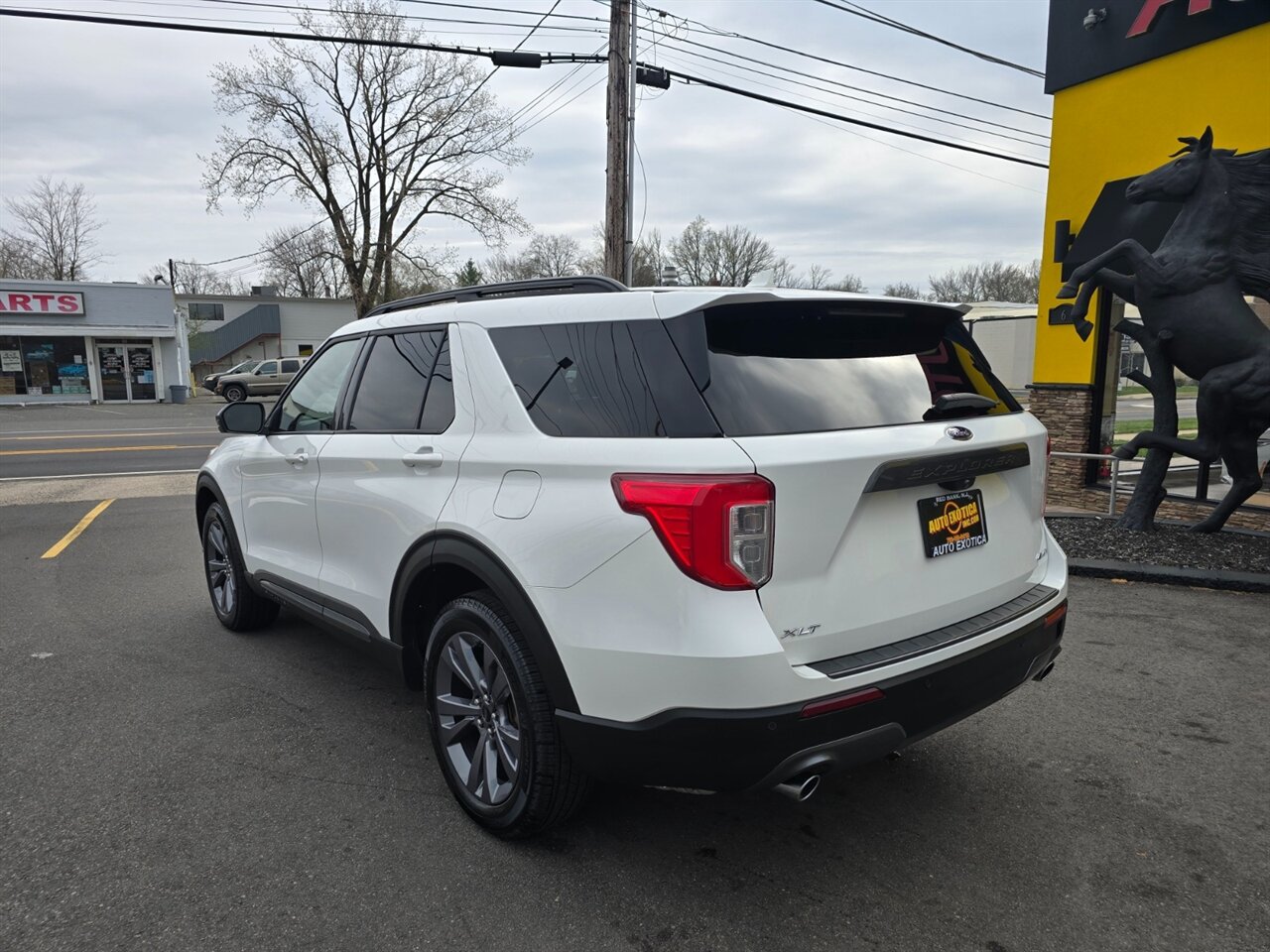 2023 Ford Explorer XLT - Photo 2 - Red Bank, NJ 07701