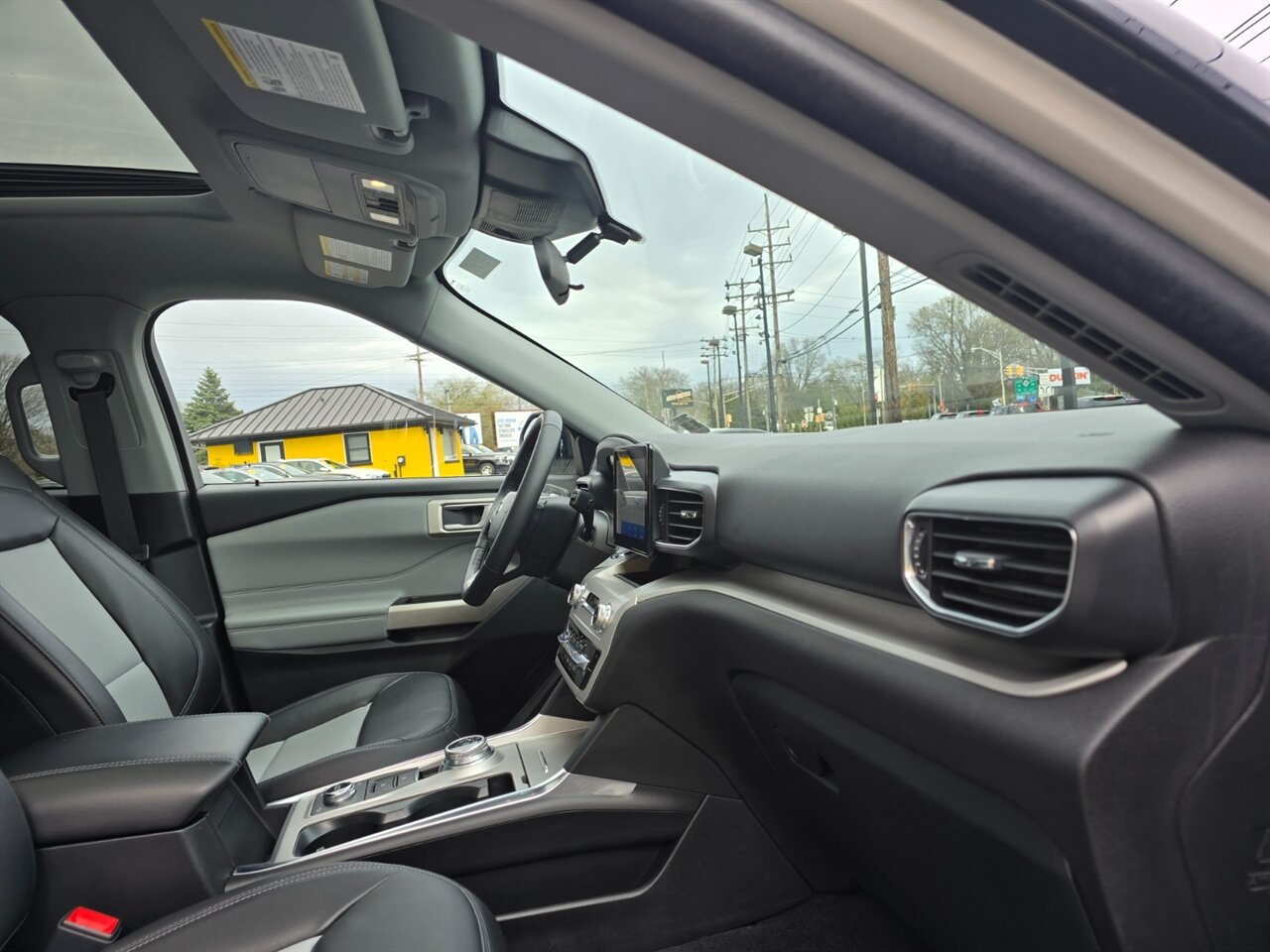 2023 Ford Explorer XLT - Photo 19 - Red Bank, NJ 07701