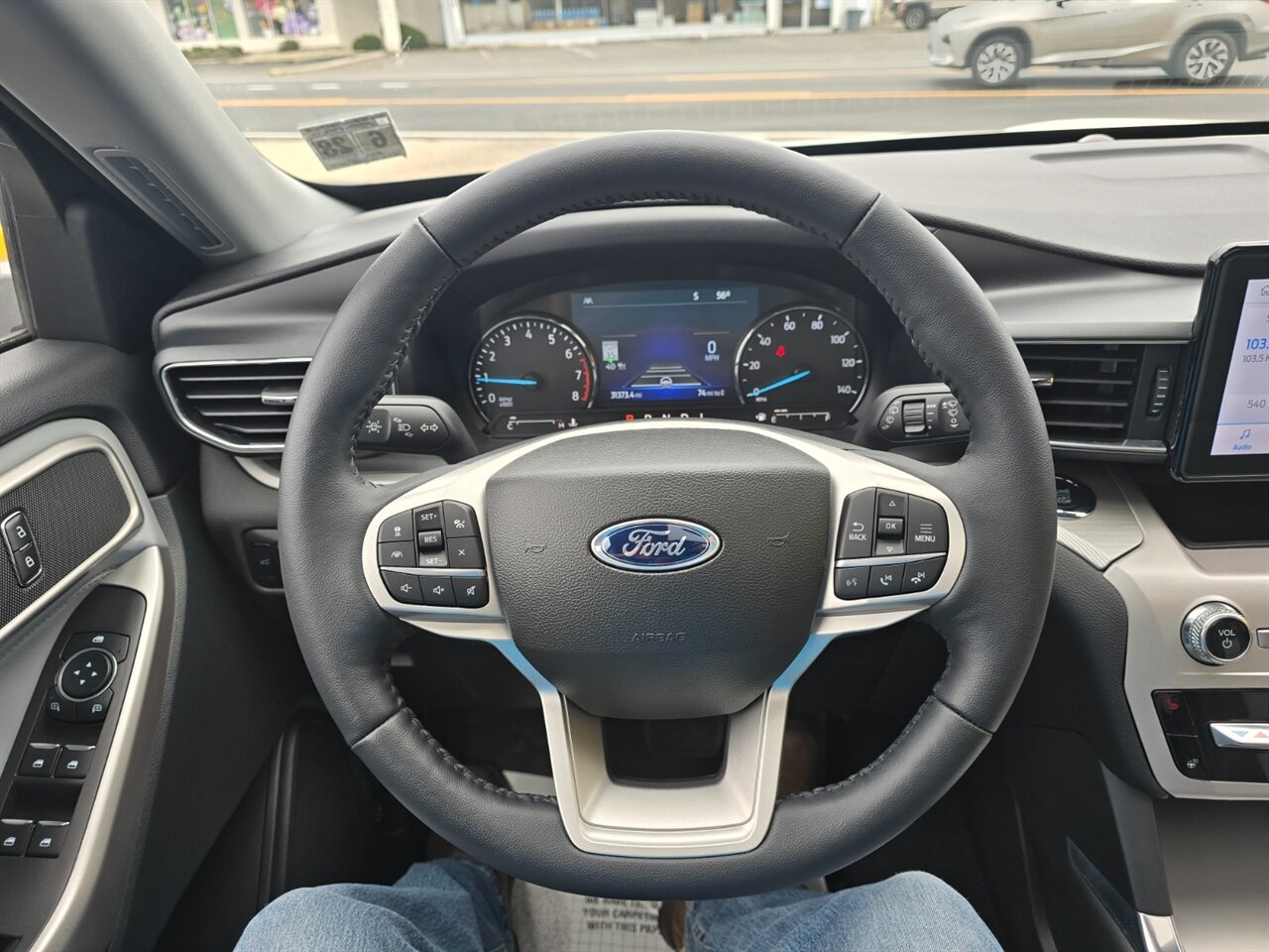2023 Ford Explorer XLT - Photo 6 - Red Bank, NJ 07701