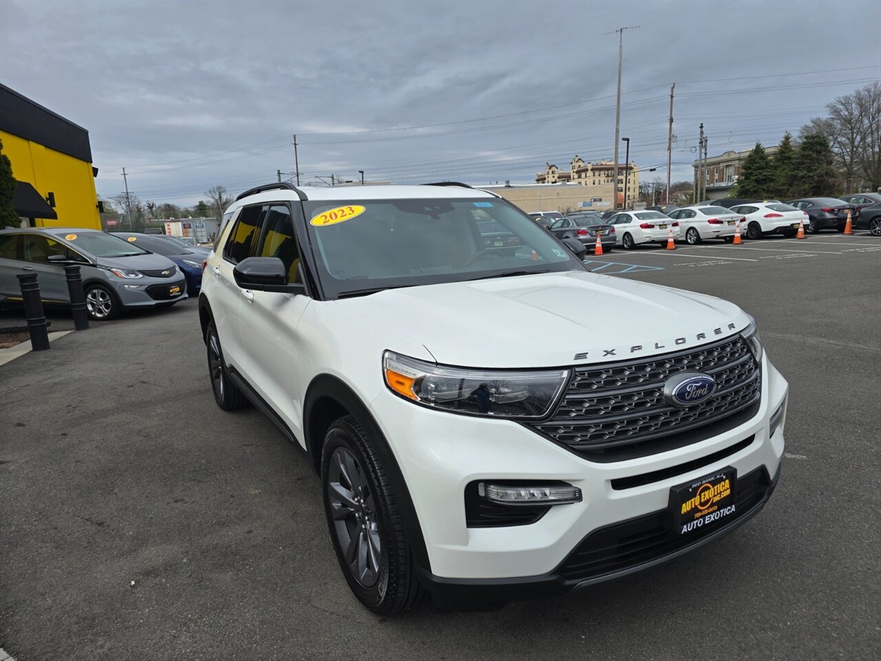 2023 Ford Explorer XLT - Photo 4 - Red Bank, NJ 07701