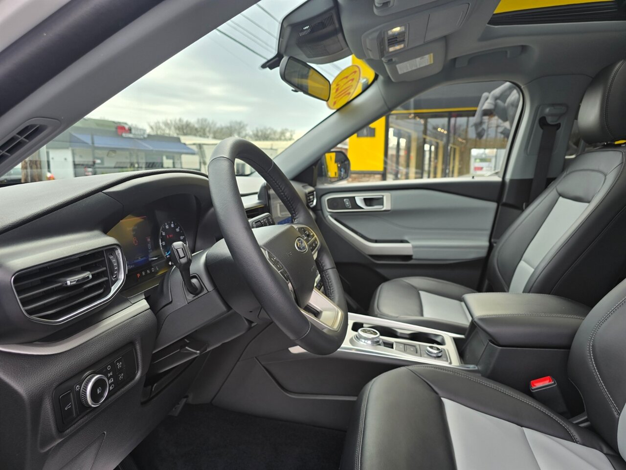 2023 Ford Explorer XLT - Photo 18 - Red Bank, NJ 07701