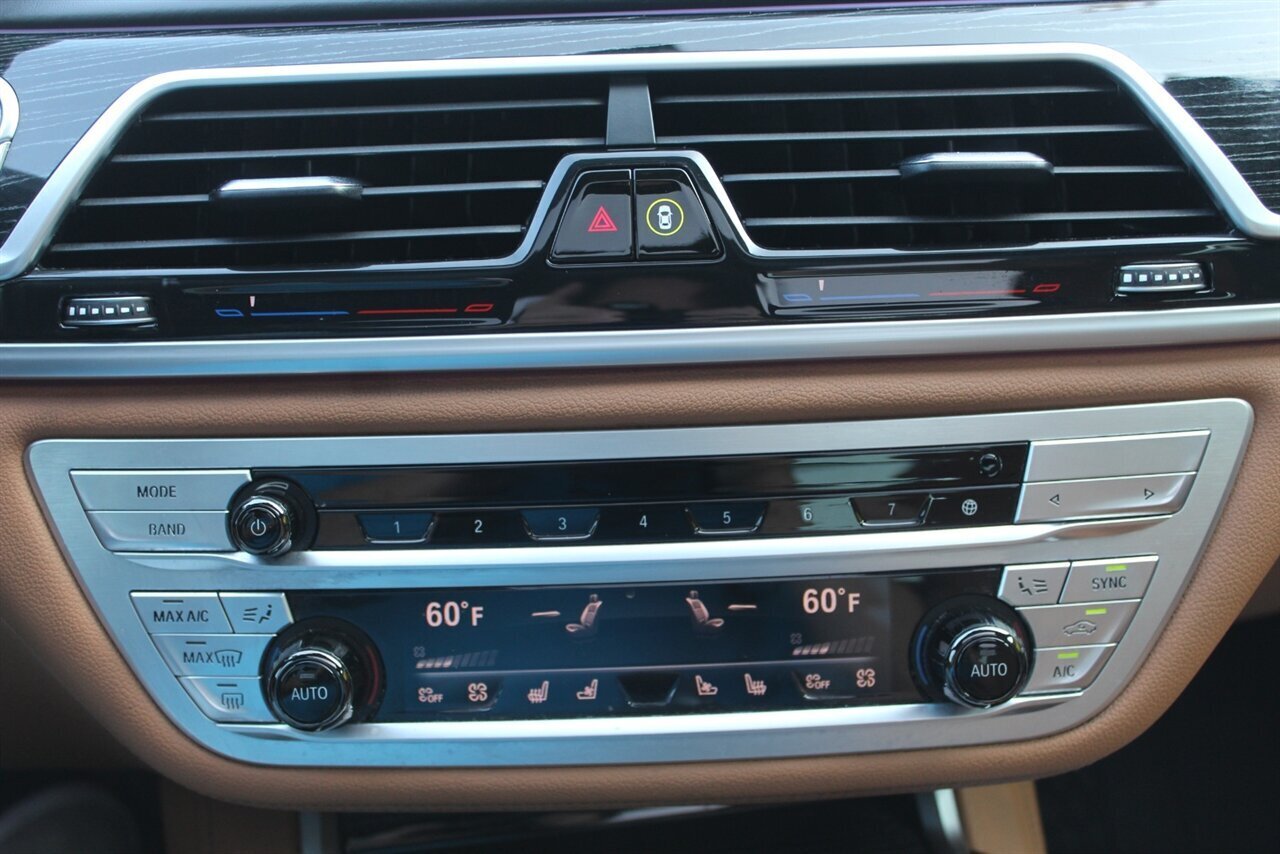 2021 BMW 750i xDrive - Photo 8 - Red Bank, NJ 07701