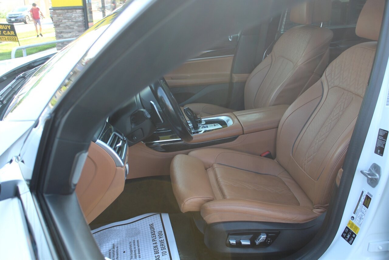 2021 BMW 750i xDrive - Photo 18 - Red Bank, NJ 07701