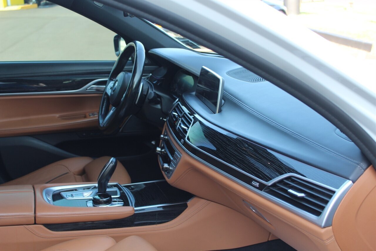 2021 BMW 750i xDrive - Photo 24 - Red Bank, NJ 07701