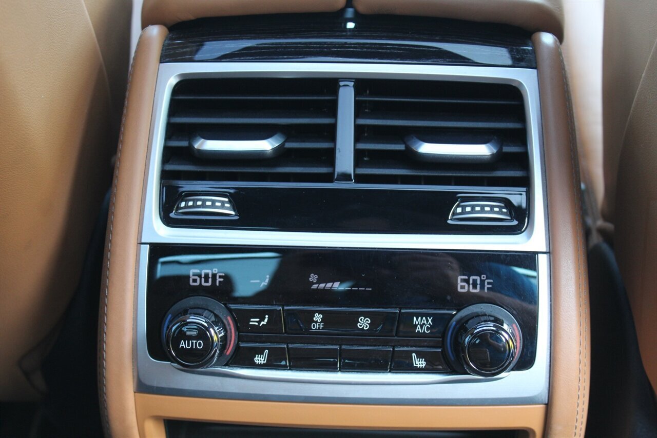 2021 BMW 750i xDrive - Photo 10 - Red Bank, NJ 07701
