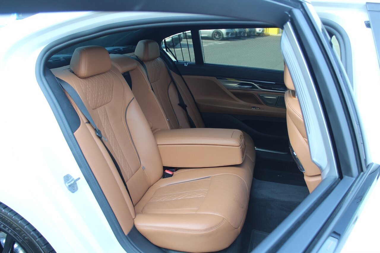 2021 BMW 750i xDrive - Photo 22 - Red Bank, NJ 07701