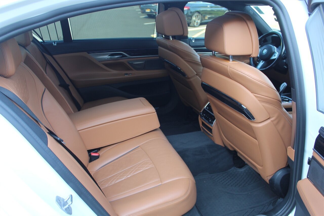 2021 BMW 750i xDrive - Photo 21 - Red Bank, NJ 07701