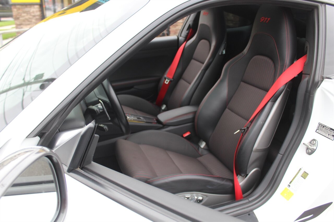 2019 Porsche 911 Carrera T - Photo 19 - Red Bank, NJ 07701