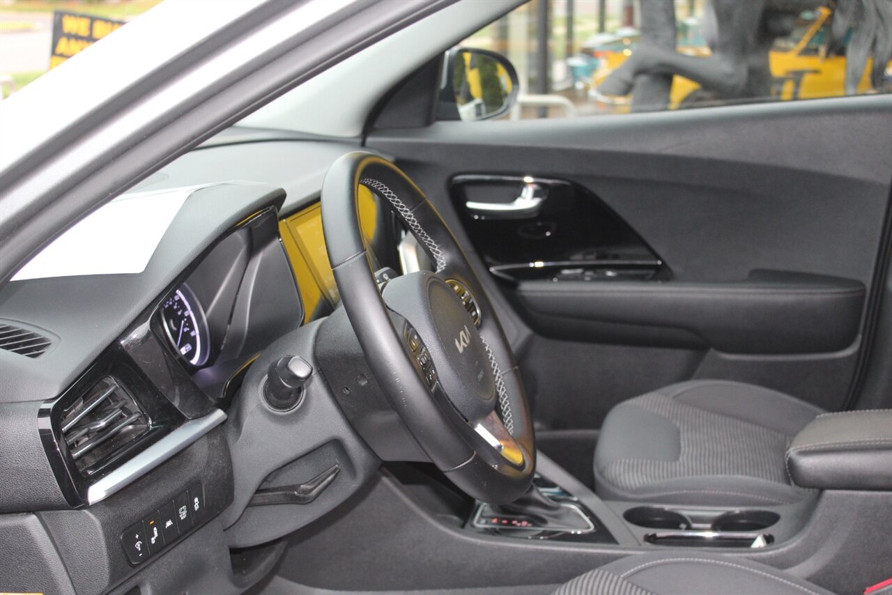 2022 Kia Niro LXS - Photo 16 - Red Bank, NJ 07701