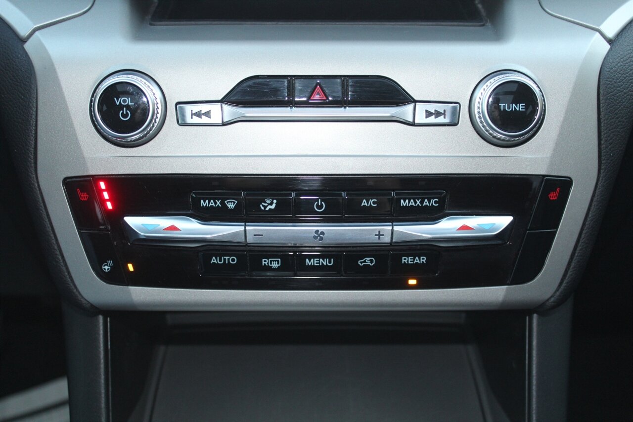 2022 Ford Explorer XLT - Photo 8 - Red Bank, NJ 07701