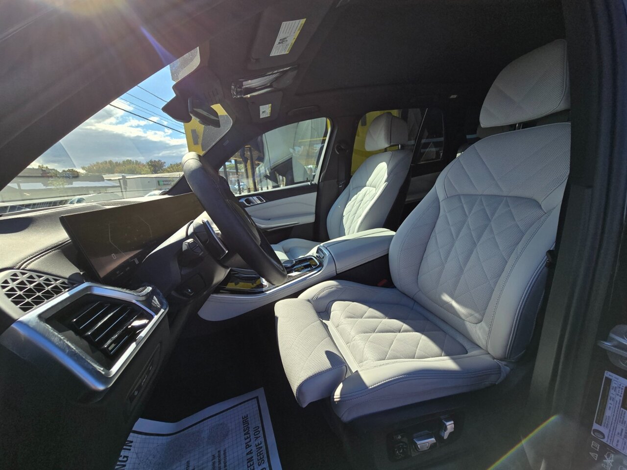 2025 BMW X5 M60i - Photo 15 - Red Bank, NJ 07701