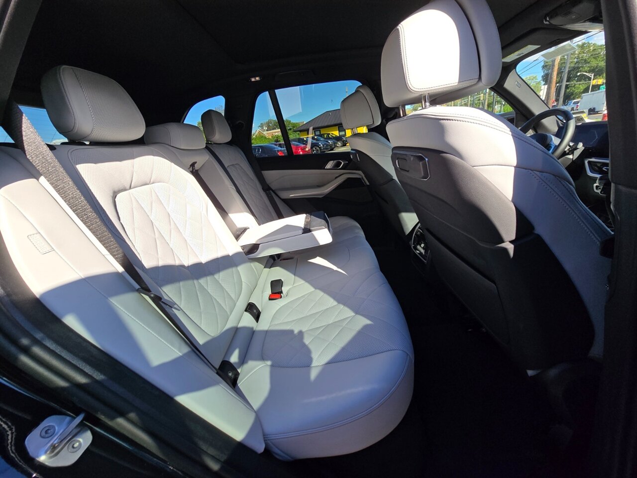 2025 BMW X5 M60i - Photo 19 - Red Bank, NJ 07701