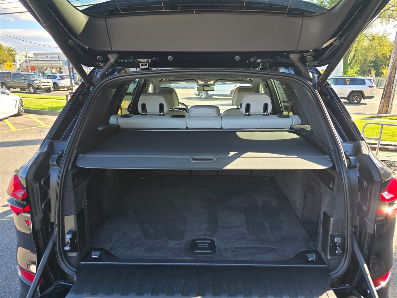2025 BMW X5 M60i - Photo 23 - Red Bank, NJ 07701