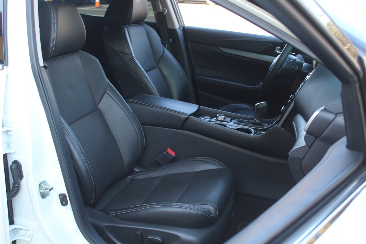 2016 Nissan Maxima SV photo 13