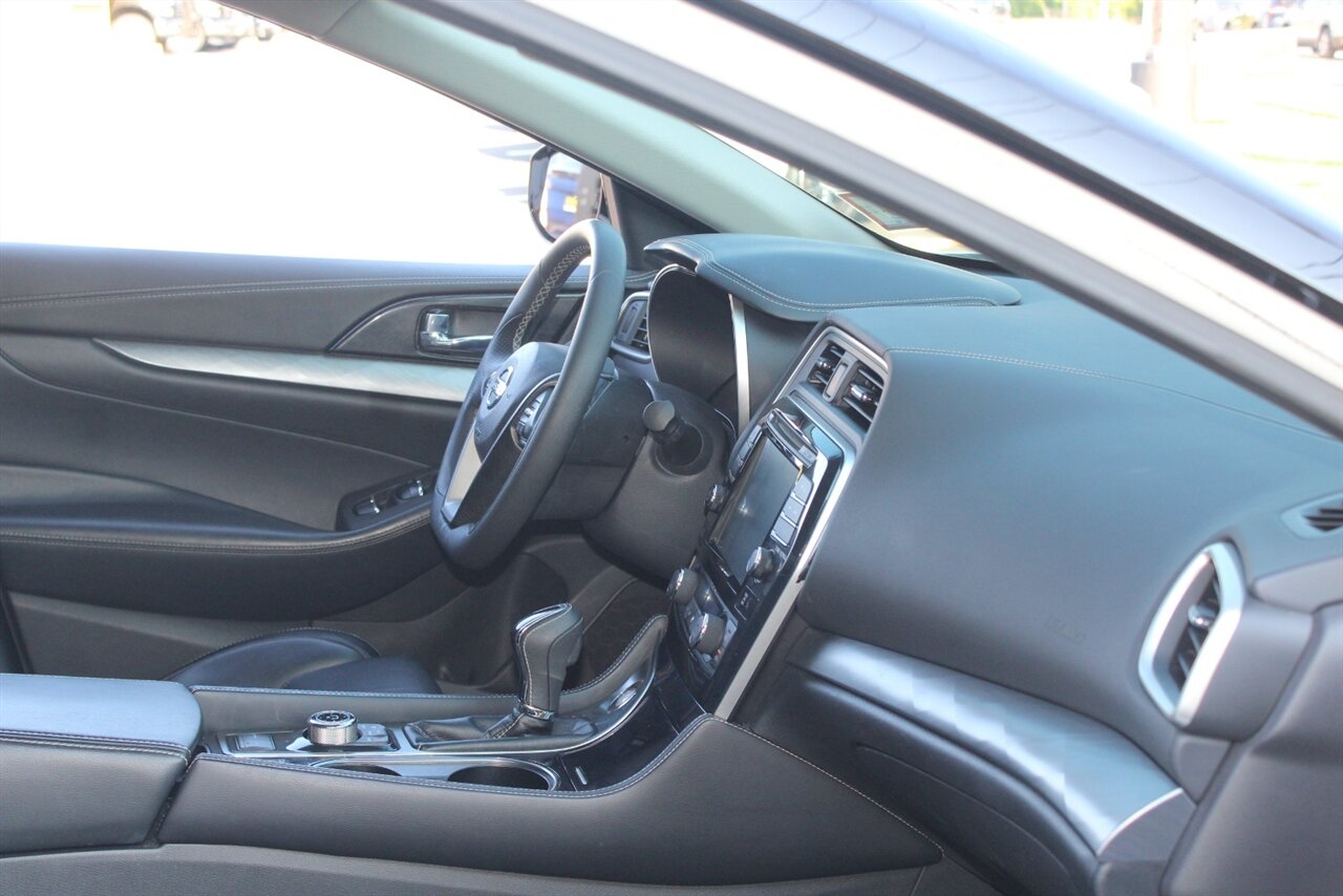 2016 Nissan Maxima SV photo 17