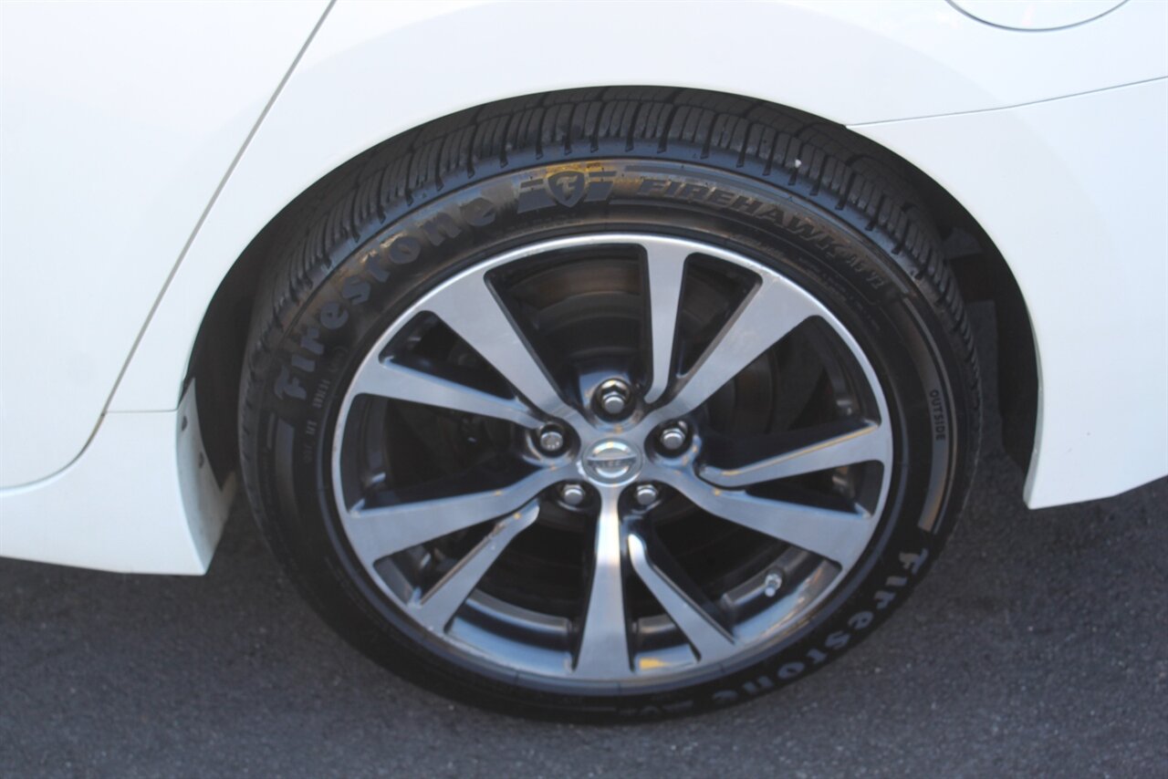 2016 Nissan Maxima SV photo 26