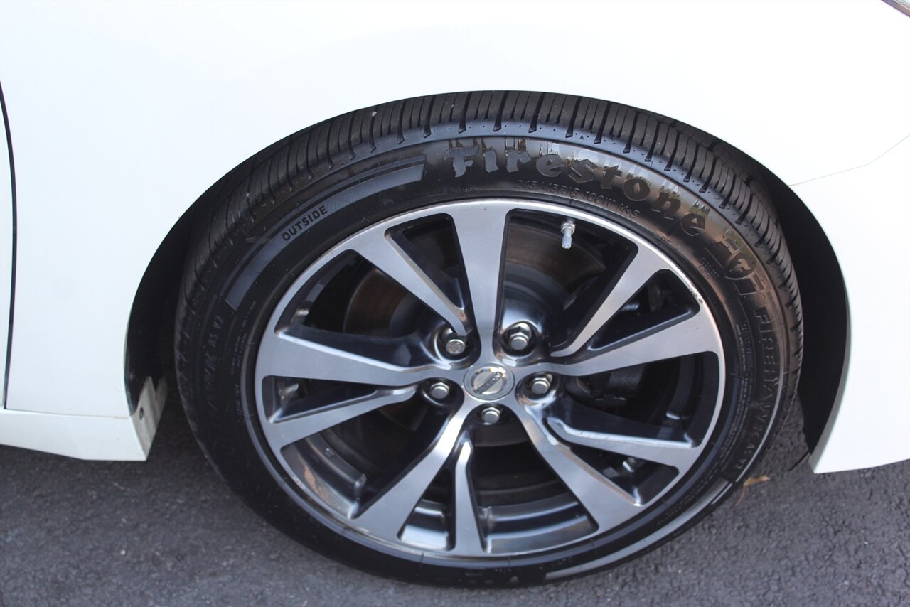 2016 Nissan Maxima SV photo 24