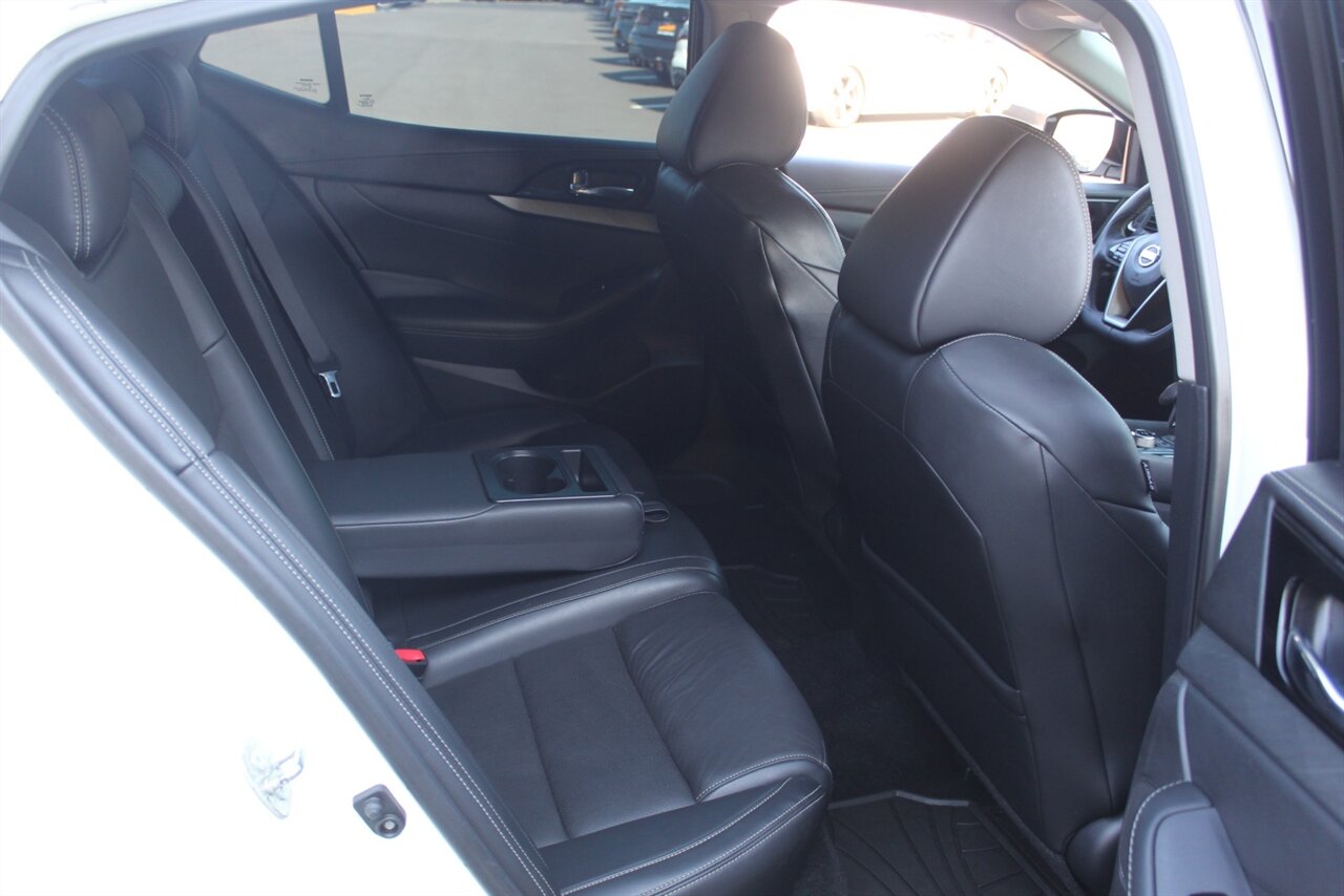 2016 Nissan Maxima SV photo 14