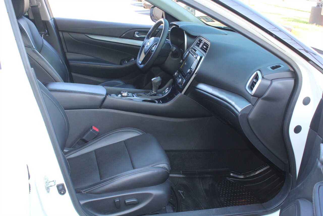 2016 Nissan Maxima SV photo 12