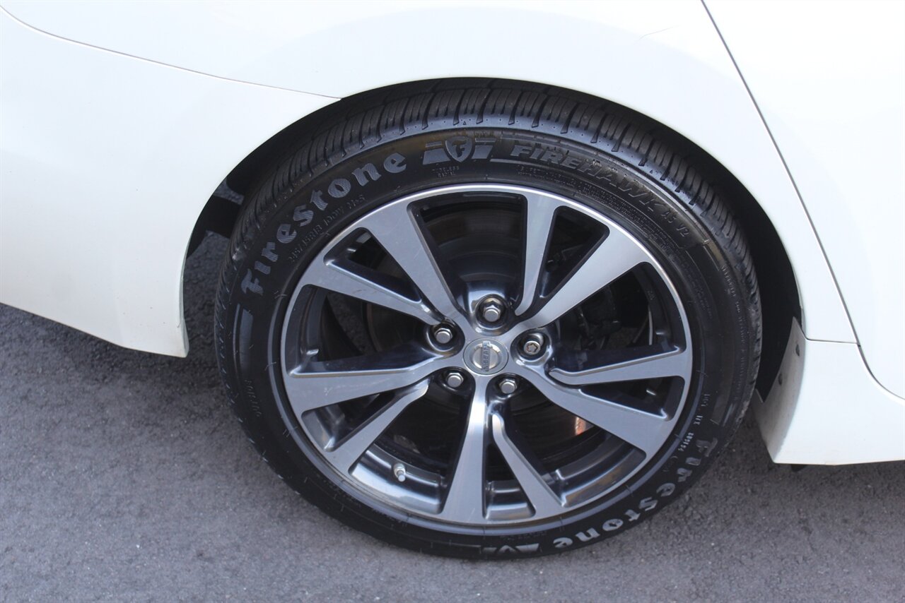2016 Nissan Maxima SV photo 23