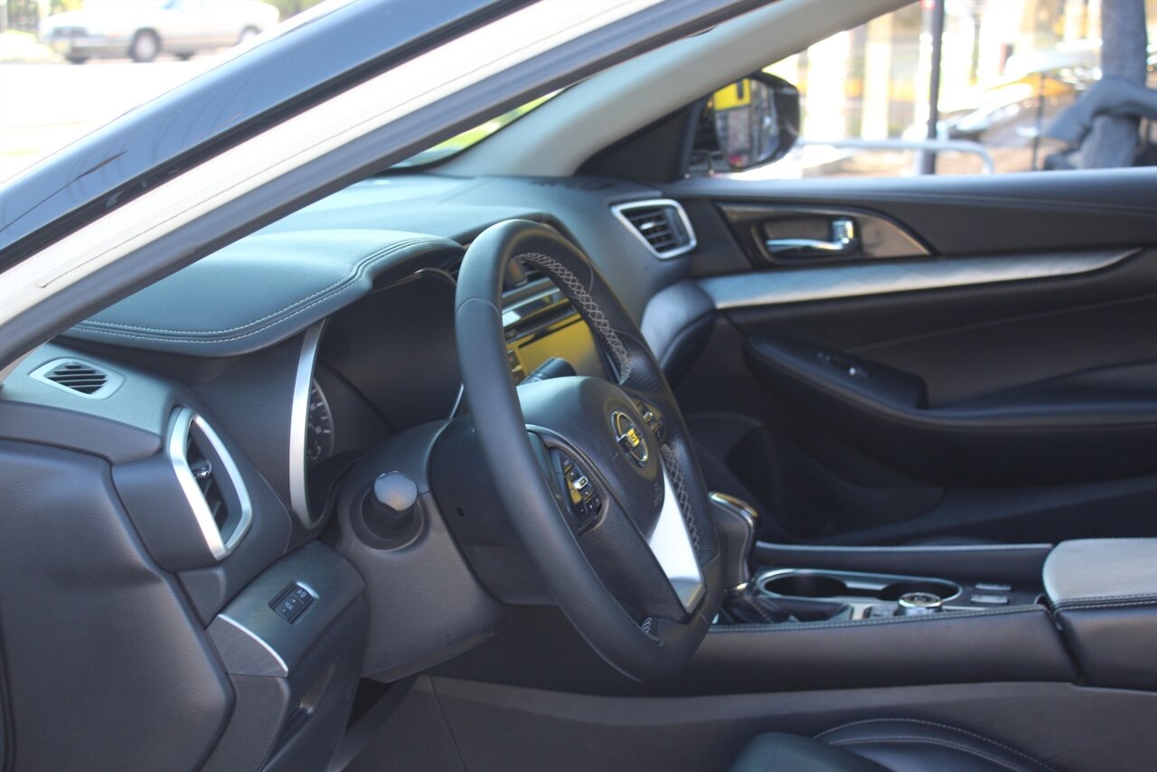 2016 Nissan Maxima SV photo 16