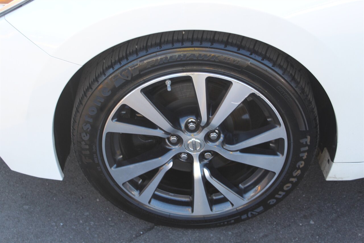 2016 Nissan Maxima SV photo 25