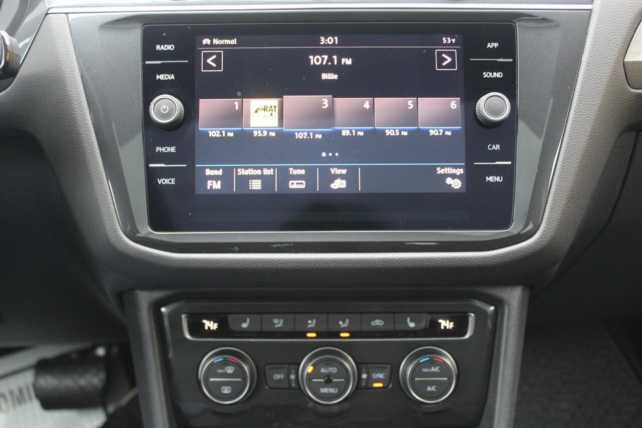 2019 Volkswagen Tiguan SEL R-Line photo 4