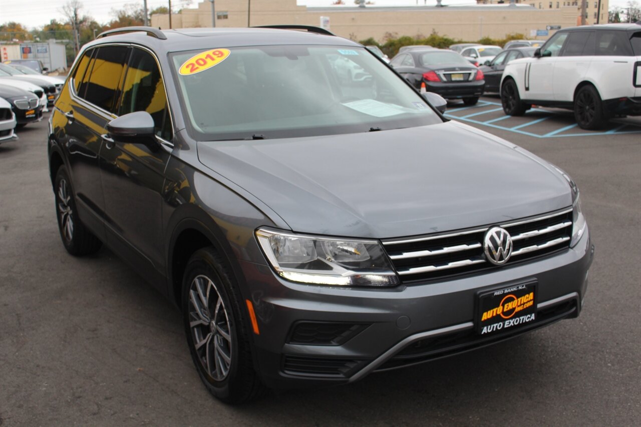 2019 Volkswagen Tiguan SEL R-Line photo 2