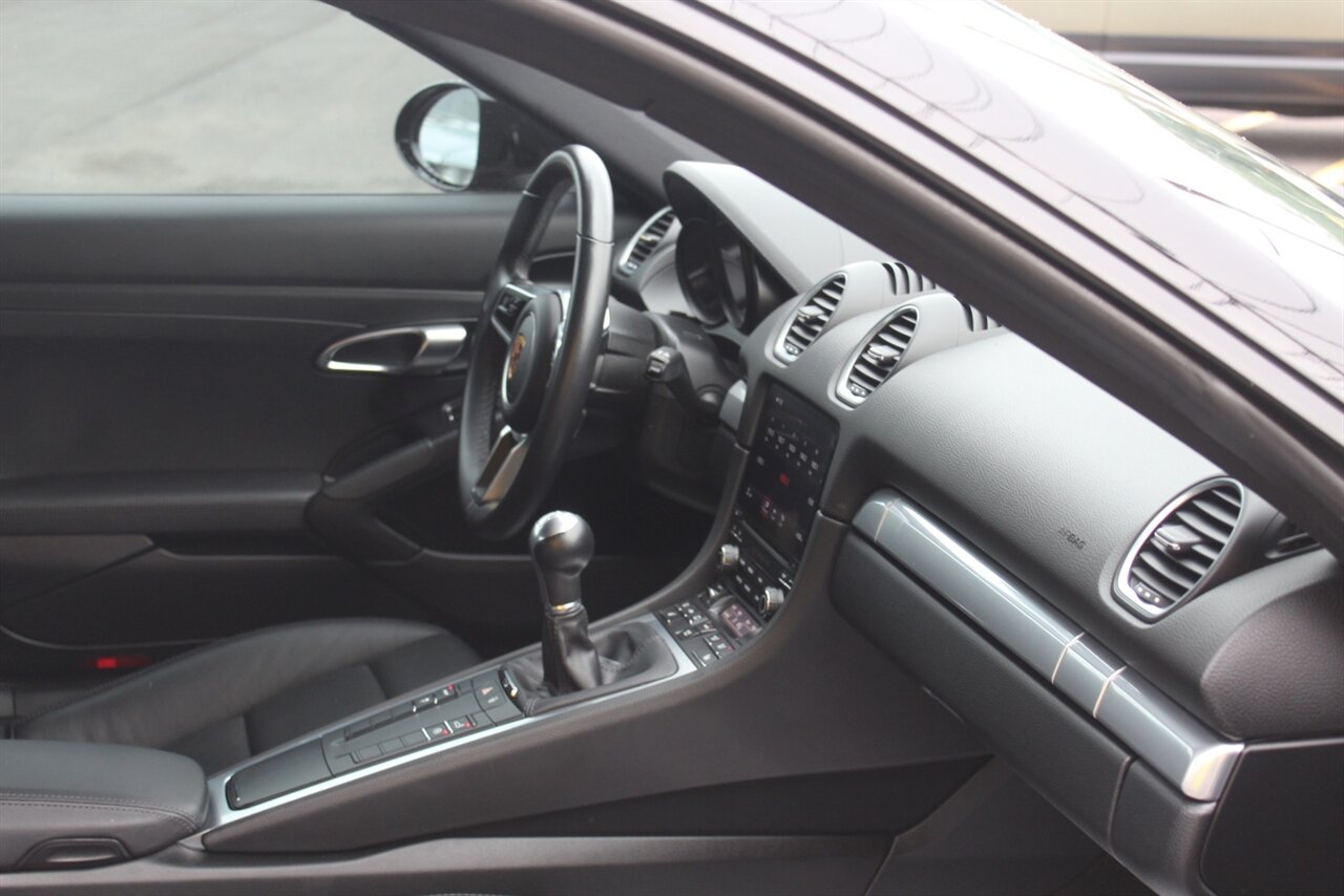 2018 Porsche Cayman S photo 15