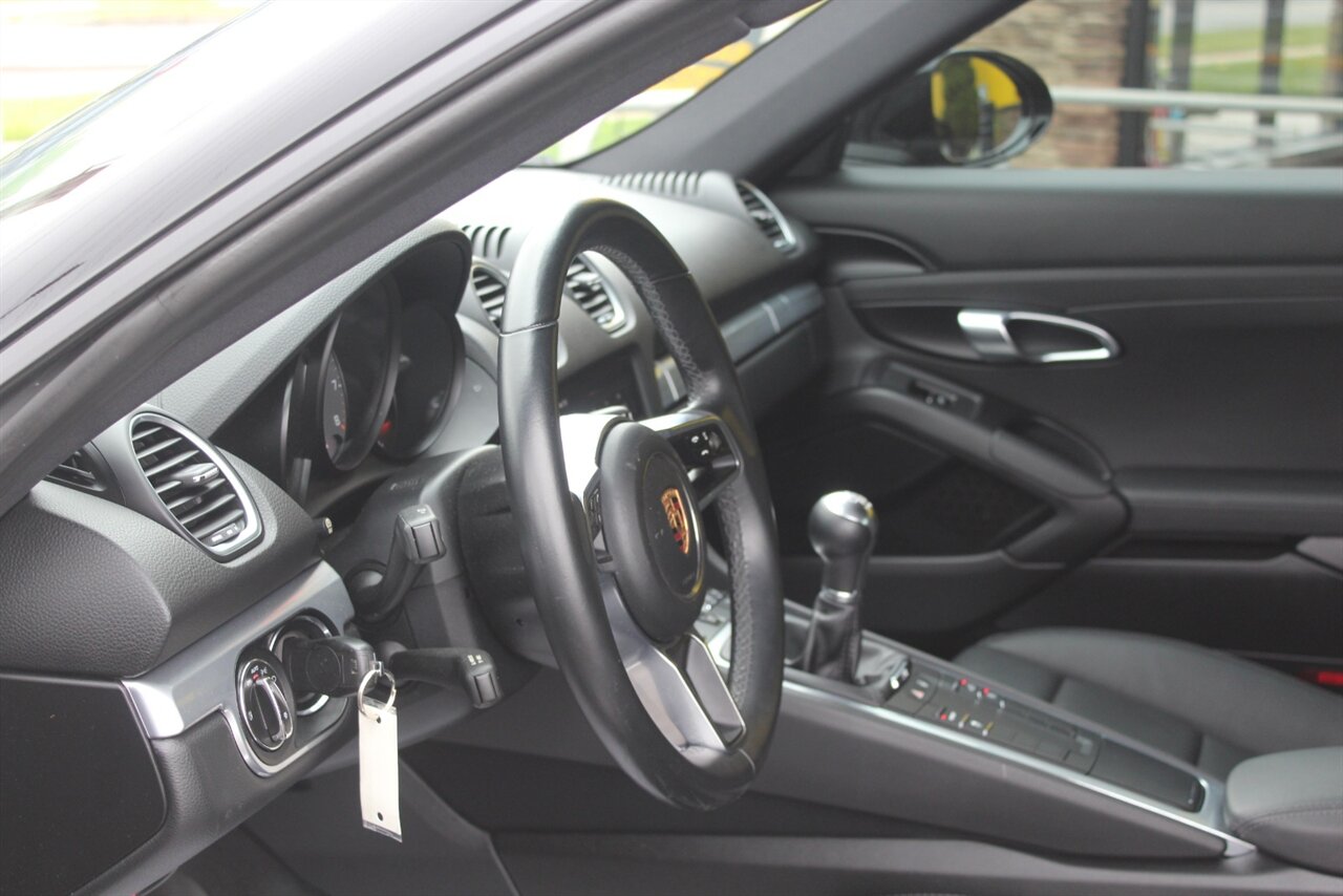 2018 Porsche Cayman S photo 14