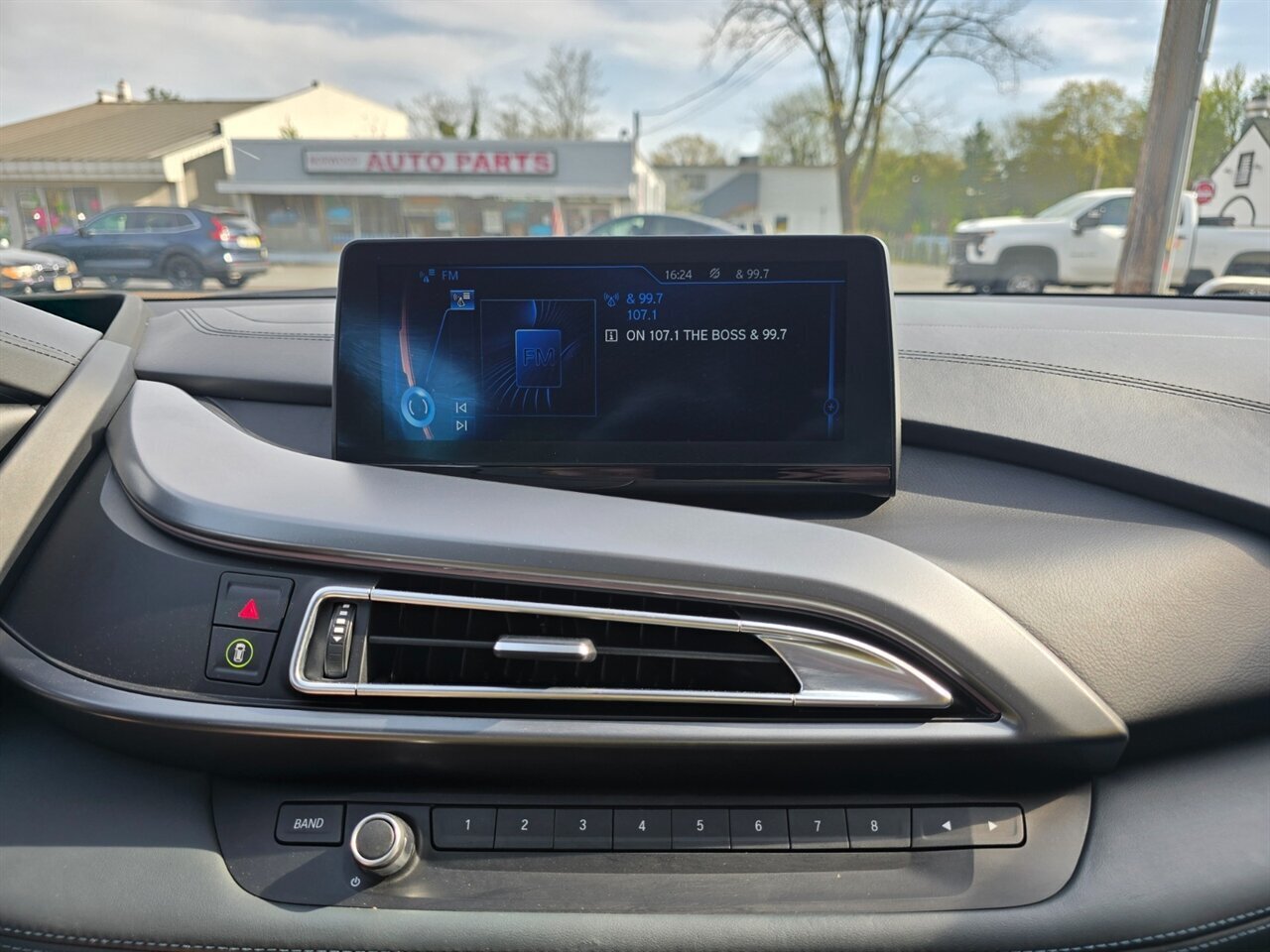 2016 BMW i8 - Photo 11 - Red Bank, NJ 07701