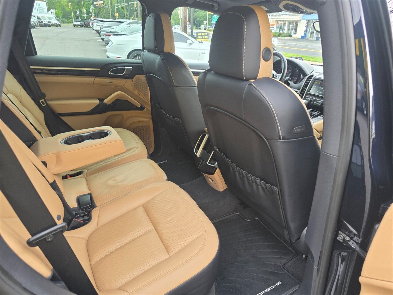 2016 Porsche Cayenne - Photo 16 - Red Bank, NJ 07701