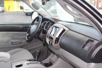 2009 Toyota Tacoma PreRunner V6   - Photo 16 - Red Bank, NJ 07701