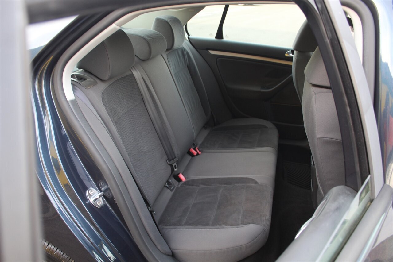 2009 Volkswagen Jetta S PZEV - Photo 13 - Red Bank, NJ 07701