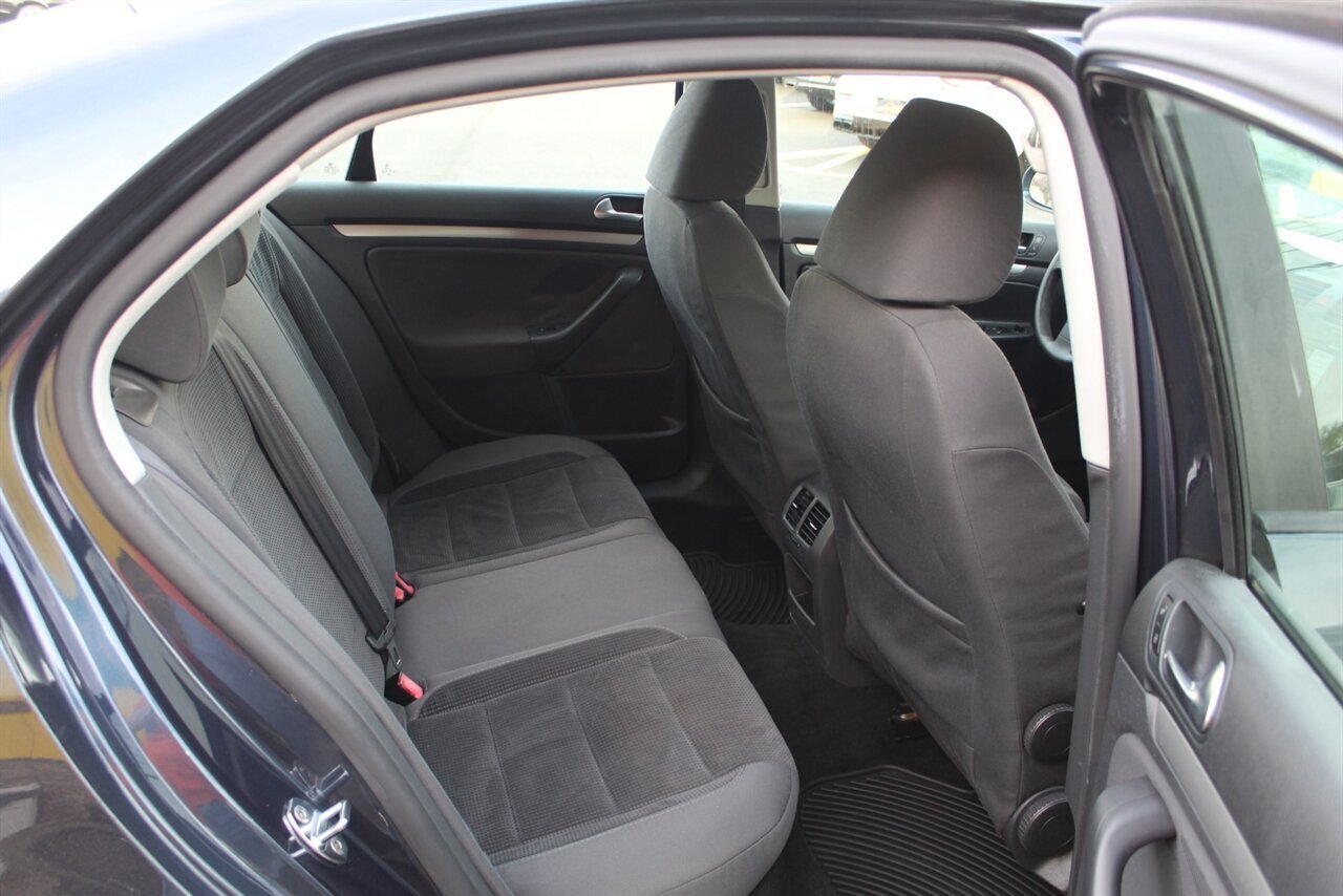 2009 Volkswagen Jetta S PZEV - Photo 12 - Red Bank, NJ 07701