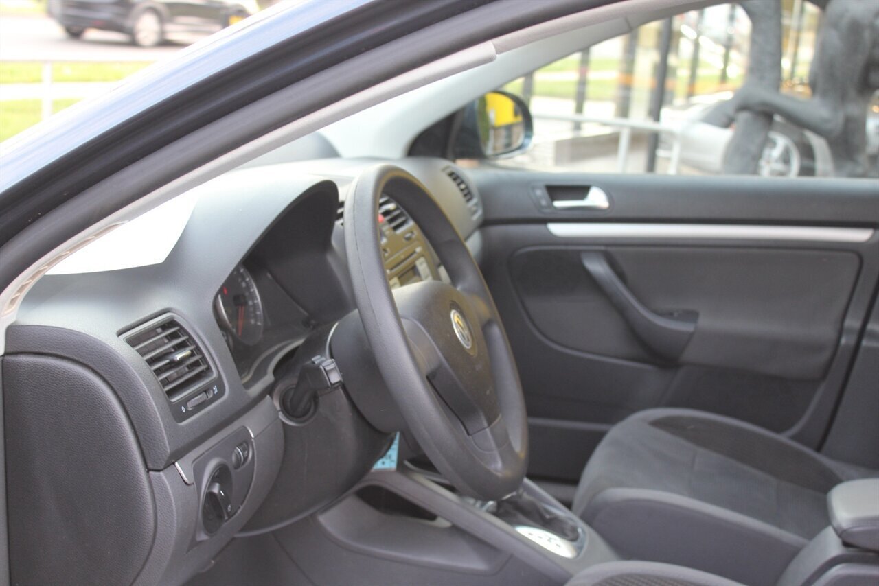 2009 Volkswagen Jetta S PZEV - Photo 14 - Red Bank, NJ 07701