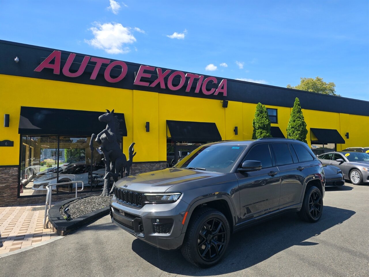 2022 Jeep Grand Cherokee Overland   - Photo 1 - Red Bank, NJ 07701