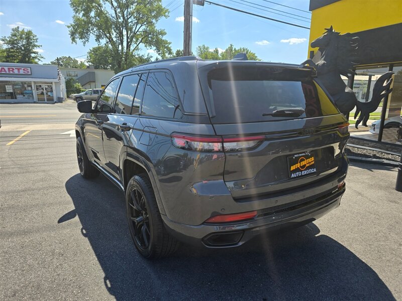 2022 Jeep Grand Cherokee Overland  