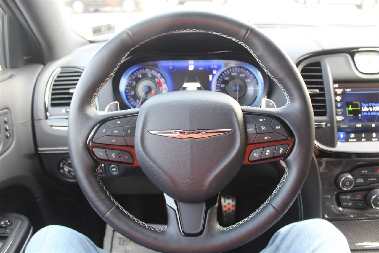 2023 Chrysler 300C - Photo 8 - Red Bank, NJ 07701