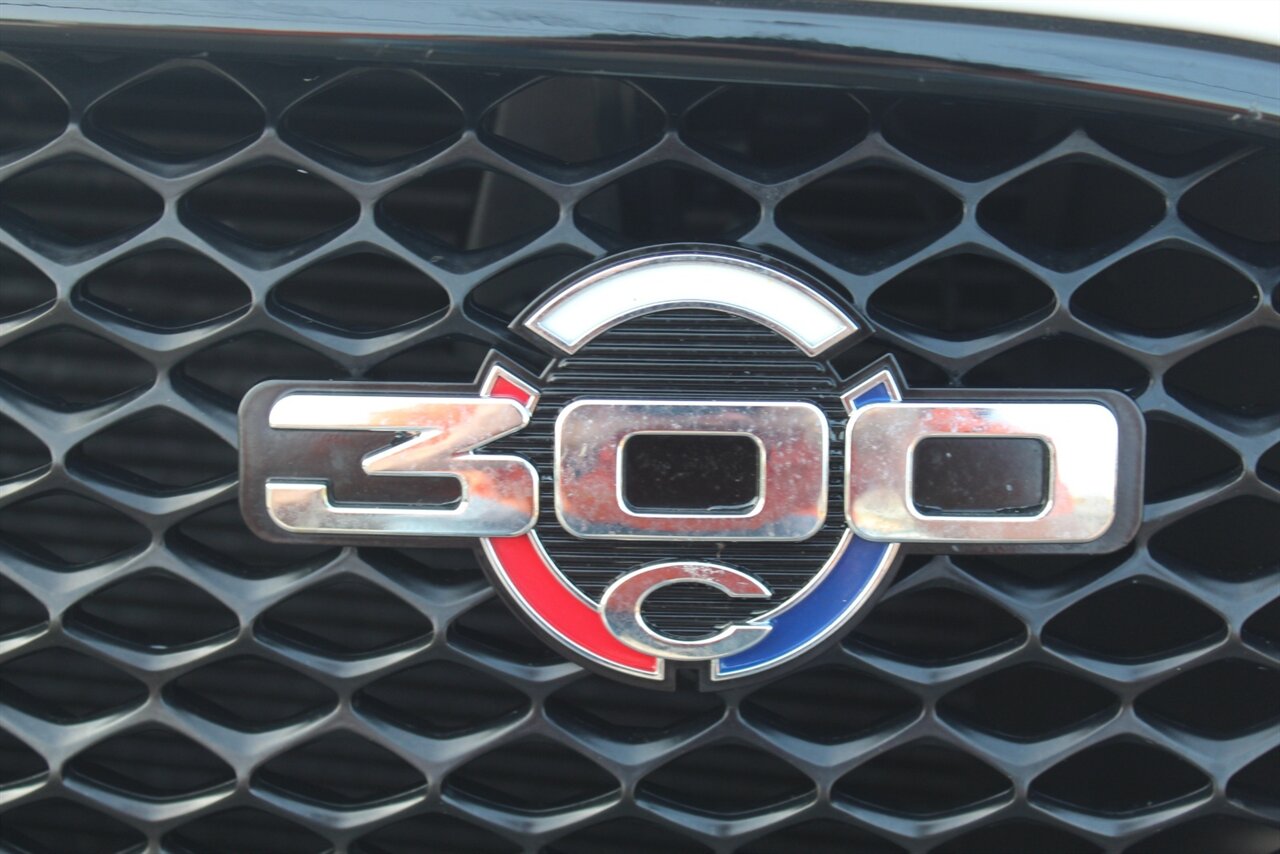 2023 Chrysler 300C - Photo 35 - Red Bank, NJ 07701